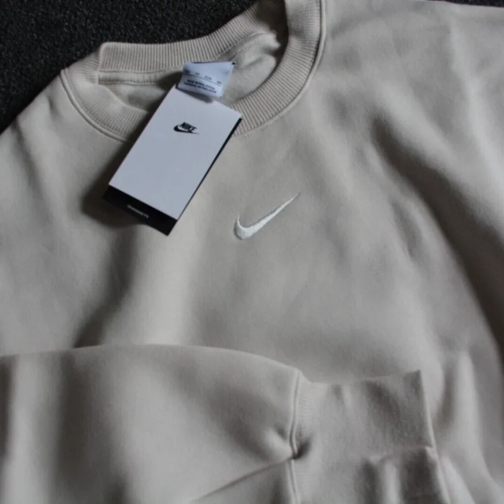 NWT Nike Phoenix Fleece Oversize Crewneck Sweatshirt Oatmeal DQ5761 104 - Picture 2 of 5
